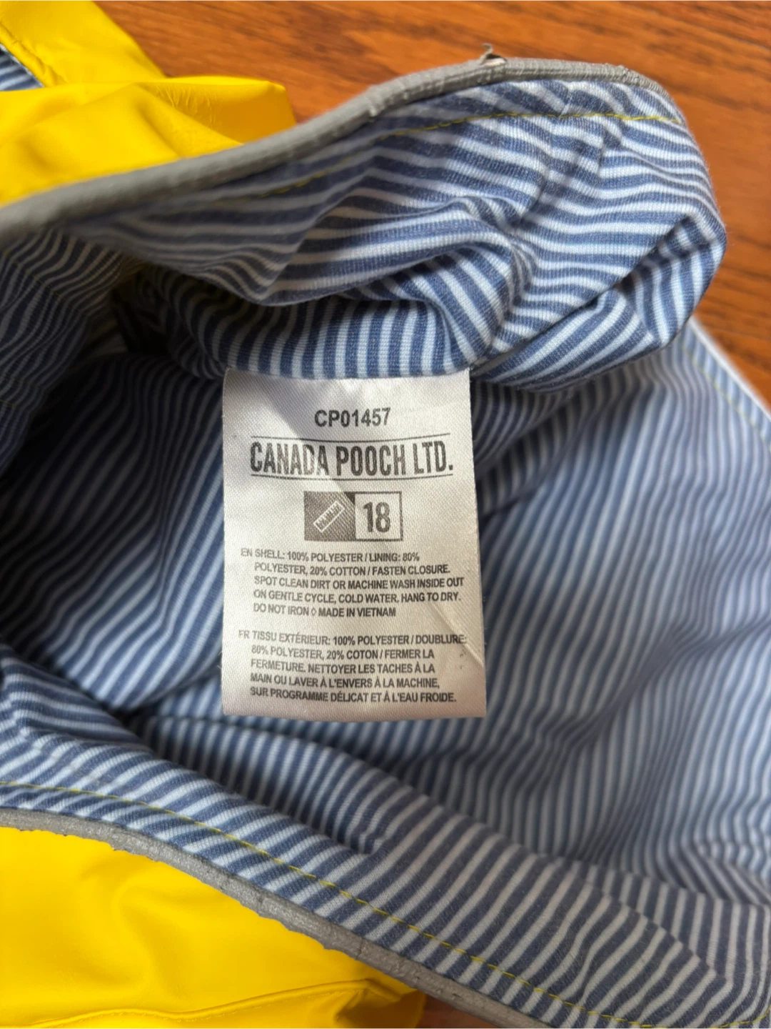 3 Canada Pooch items - raincoat winter coat winter boots. - photo 4