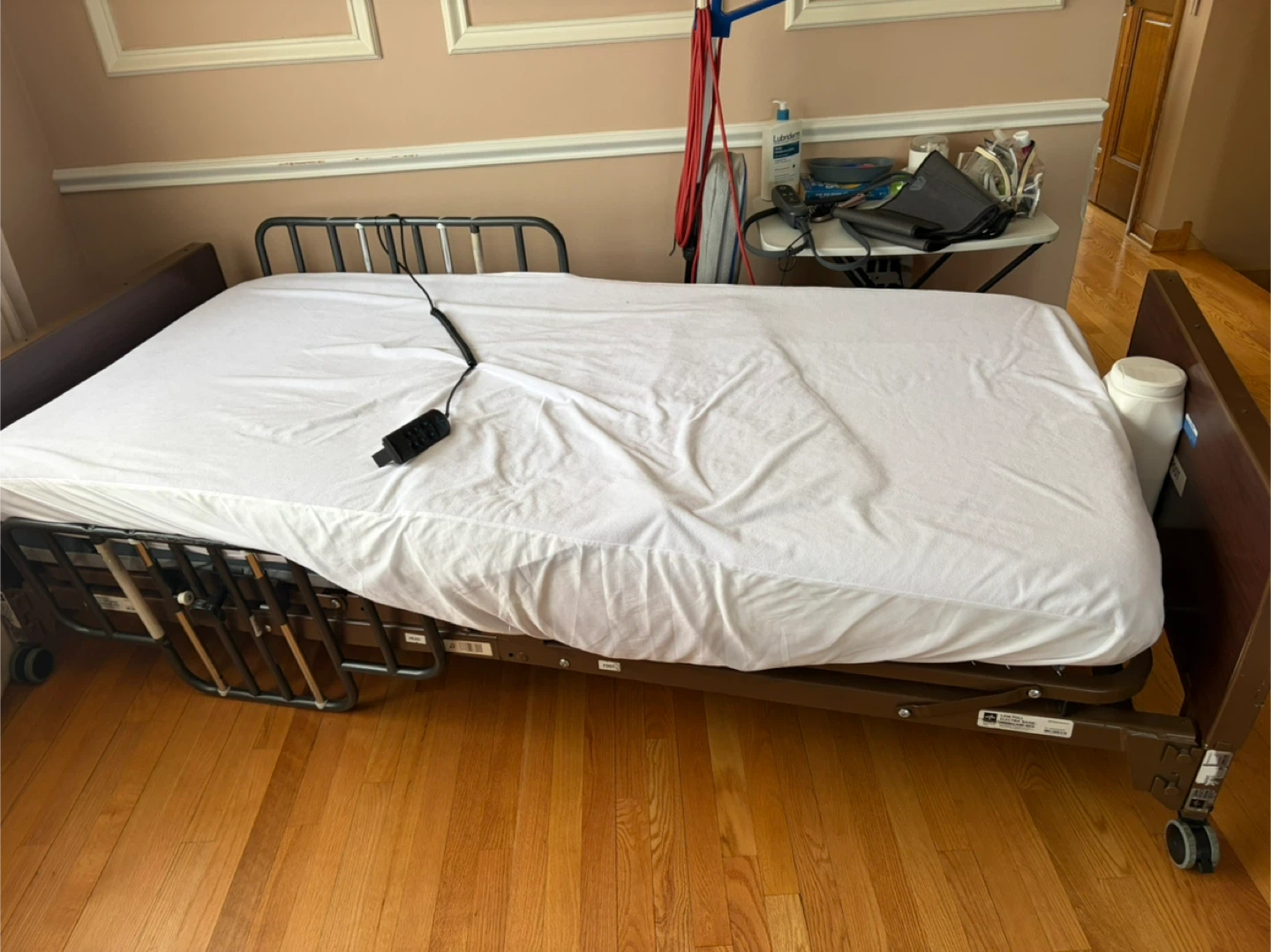 Hospital Bed with Side Rails - photo 4