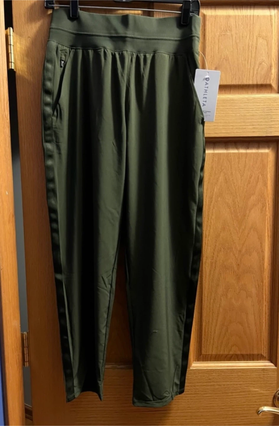 NWT Athleta Nolita Slim Tapered Crop Pant Aspen Olive Sz 12 T  🥕 - photo 2