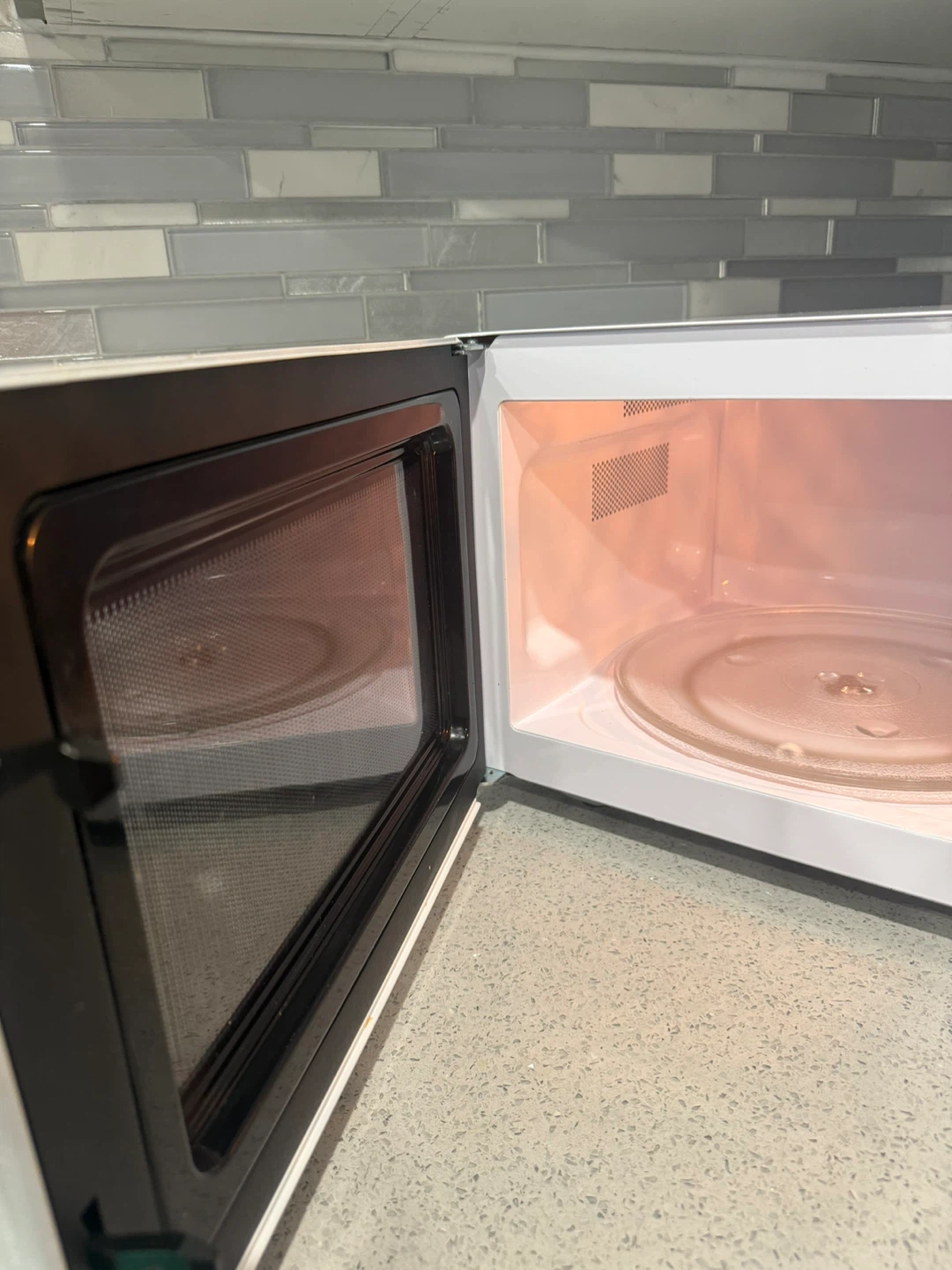 Hamilton Beach White Microwave - photo 3