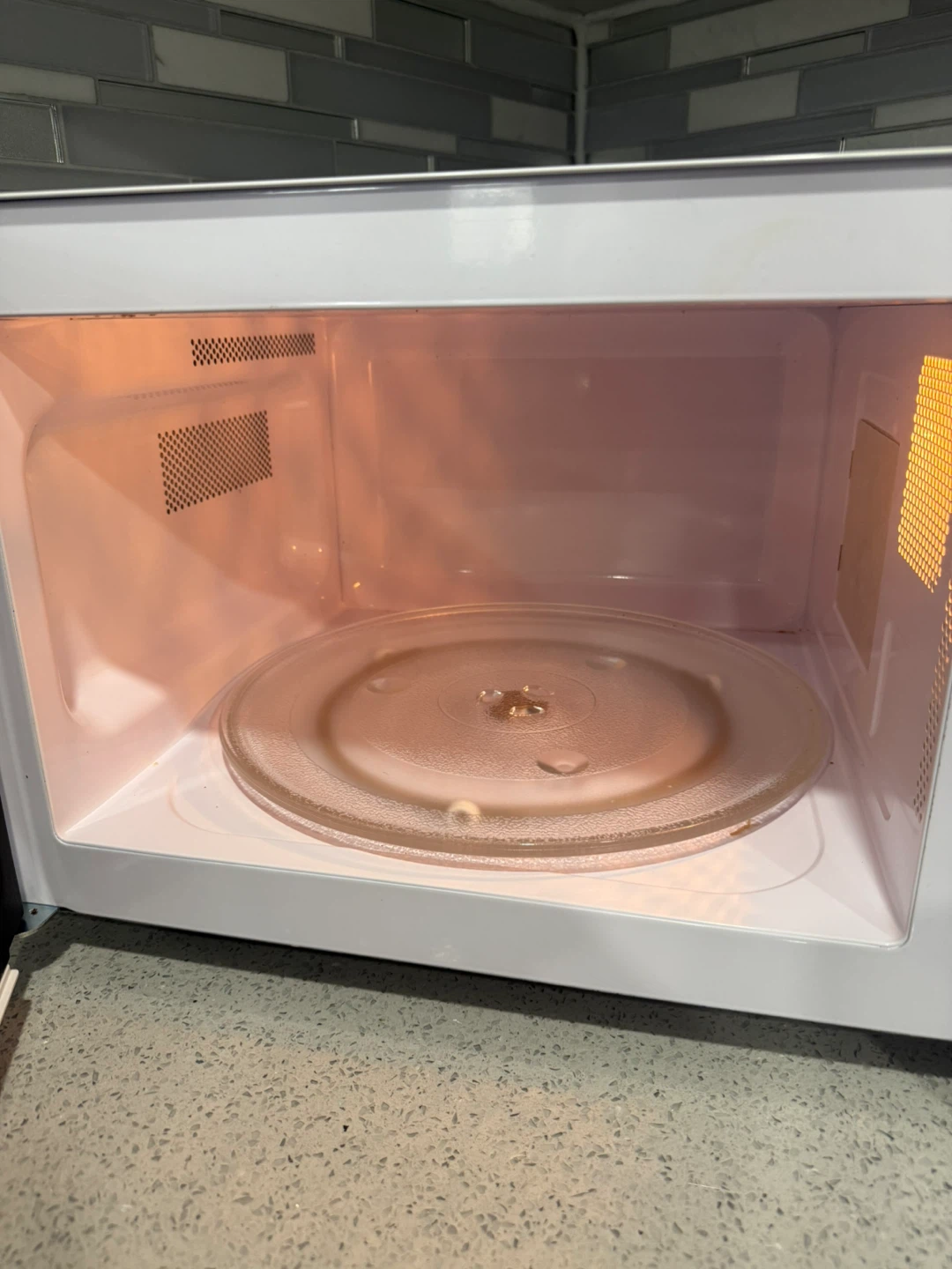 Hamilton Beach White Microwave - photo 2