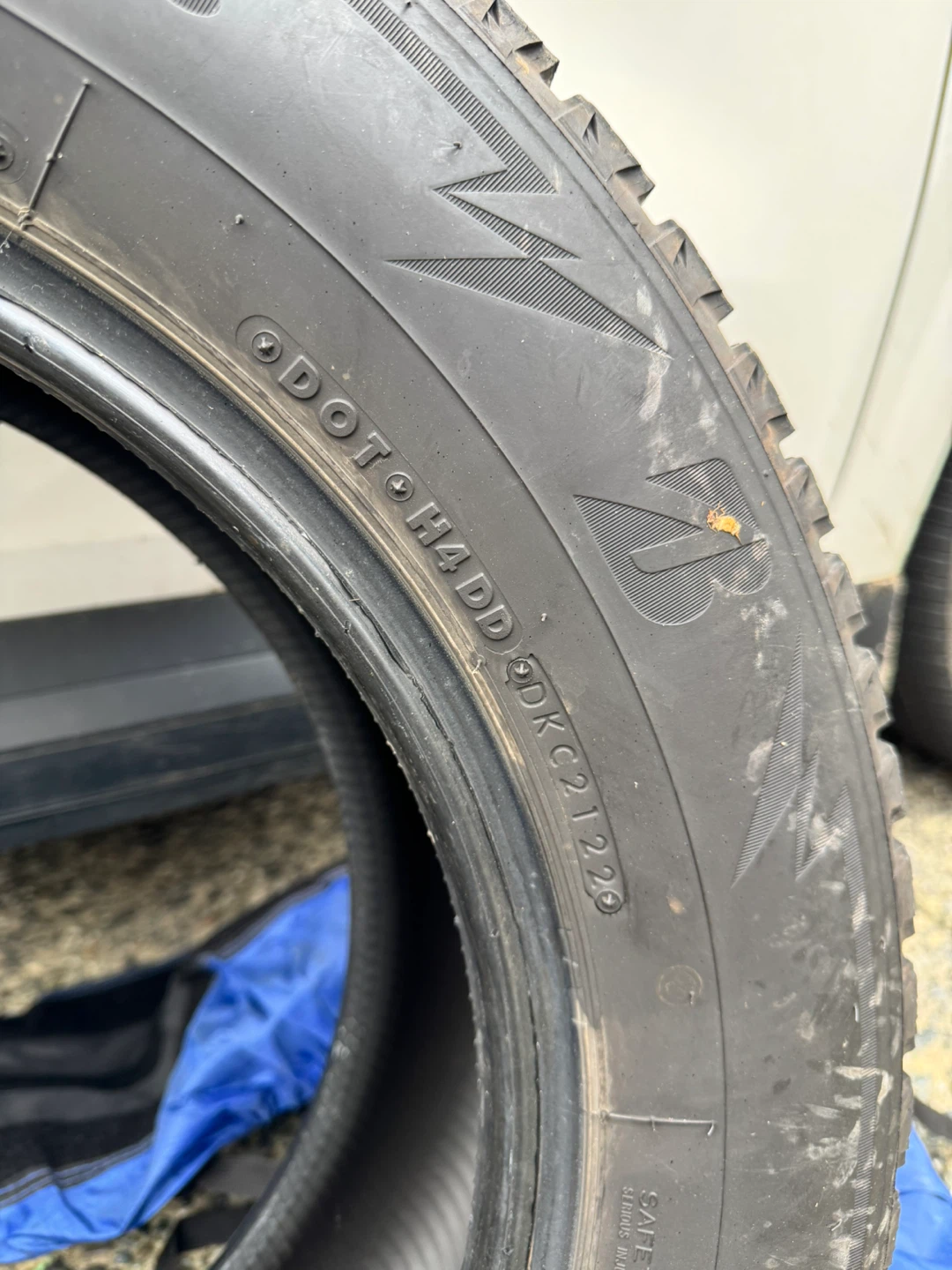 Bridgestone Studless Winter Tire 235/60R17 102T - photo 5