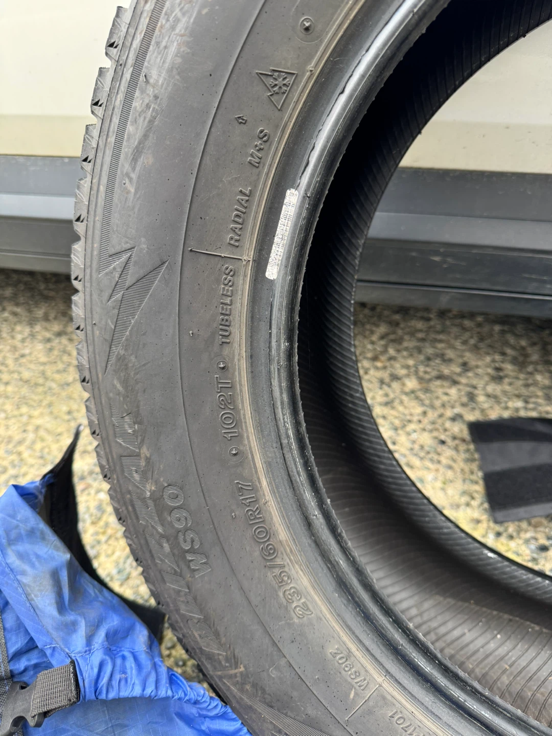 Bridgestone Studless Winter Tire 235/60R17 102T - photo 4