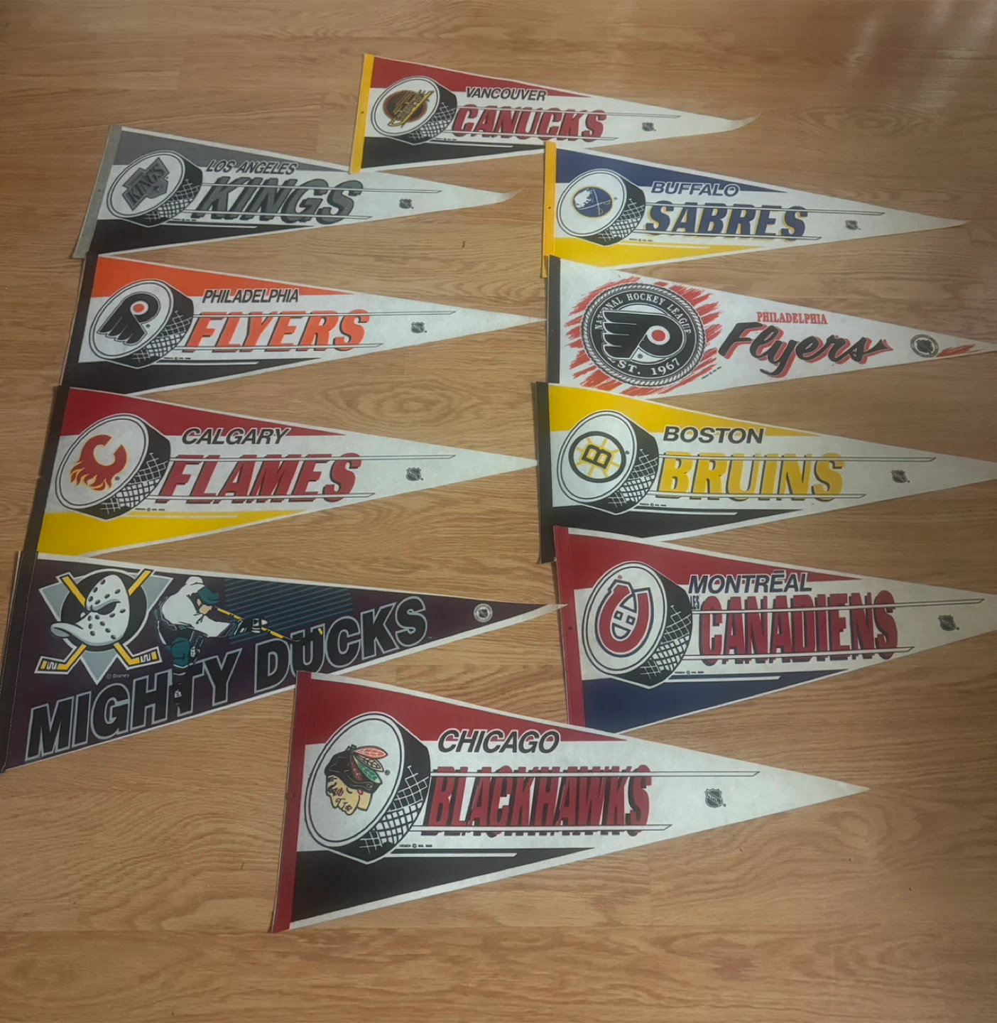 Vintage 80s/90s Sports Pennants - photo 4