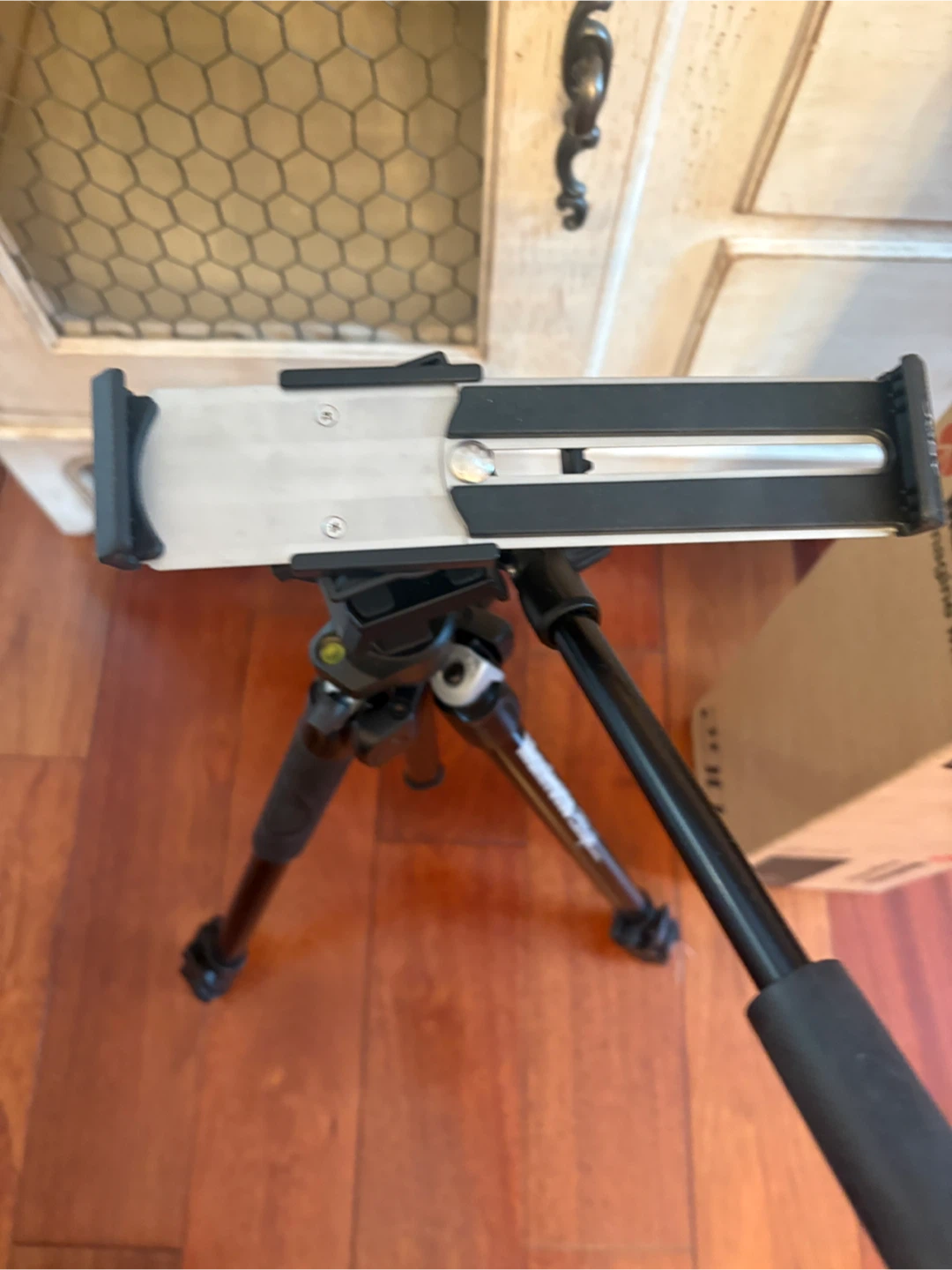 Manfrotto 290 light Tripod with tablet/phone mount addon - photo 2