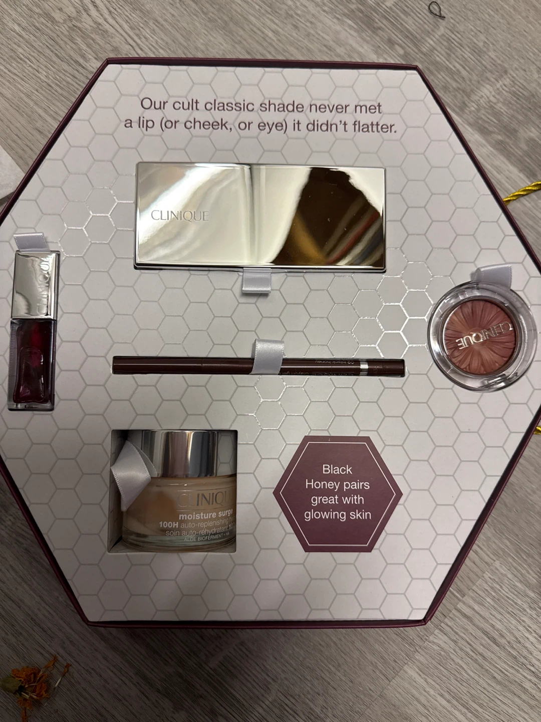 Clinique More Black Honey in the Hive Gift Set