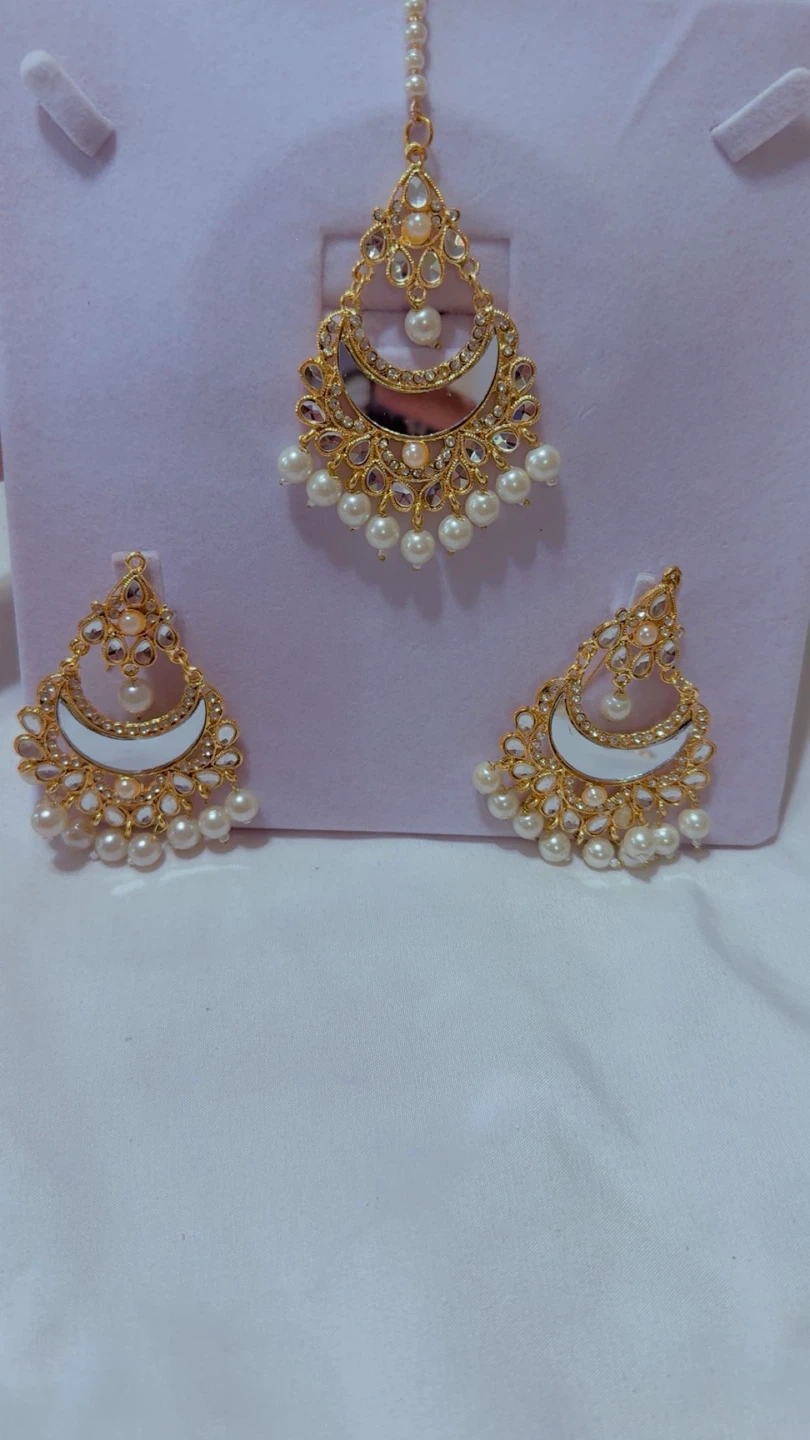 Earing tikka set