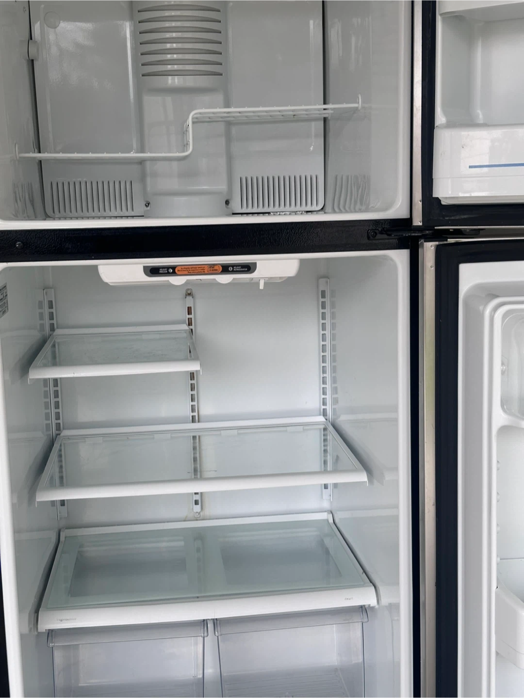 GE Top Freezer Refrigerator - photo 4