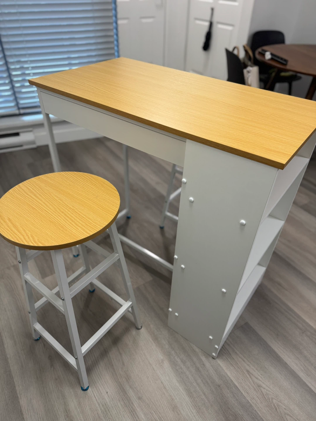 Oak Finish Bar Table with 2 Stools - photo 3