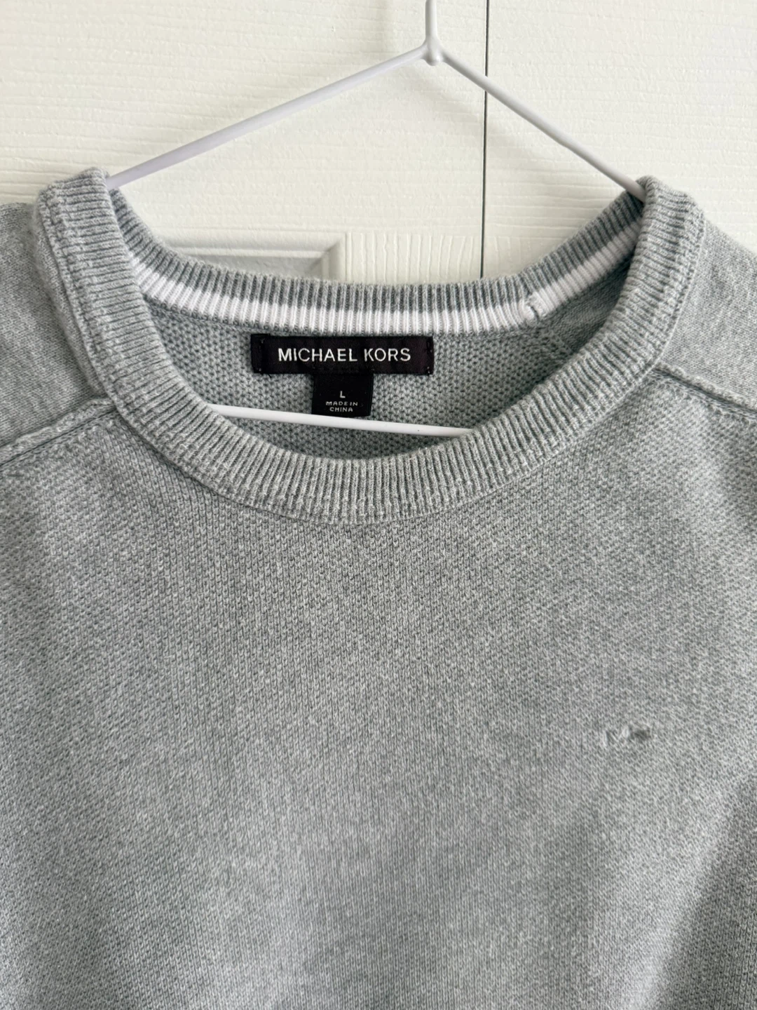 Michael Kors Grey Crew Neck Sweater -  Size L🆓🥕 - photo 3