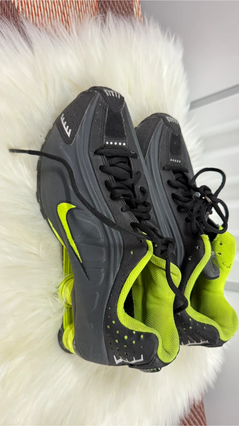 Nike Shox Running Shoes - Men's Size 7Y - photo 2
