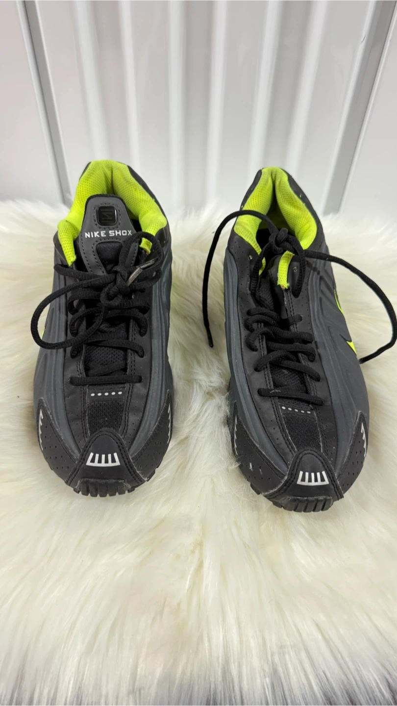 Nike Shox Running Shoes - Men's Size 7Y
