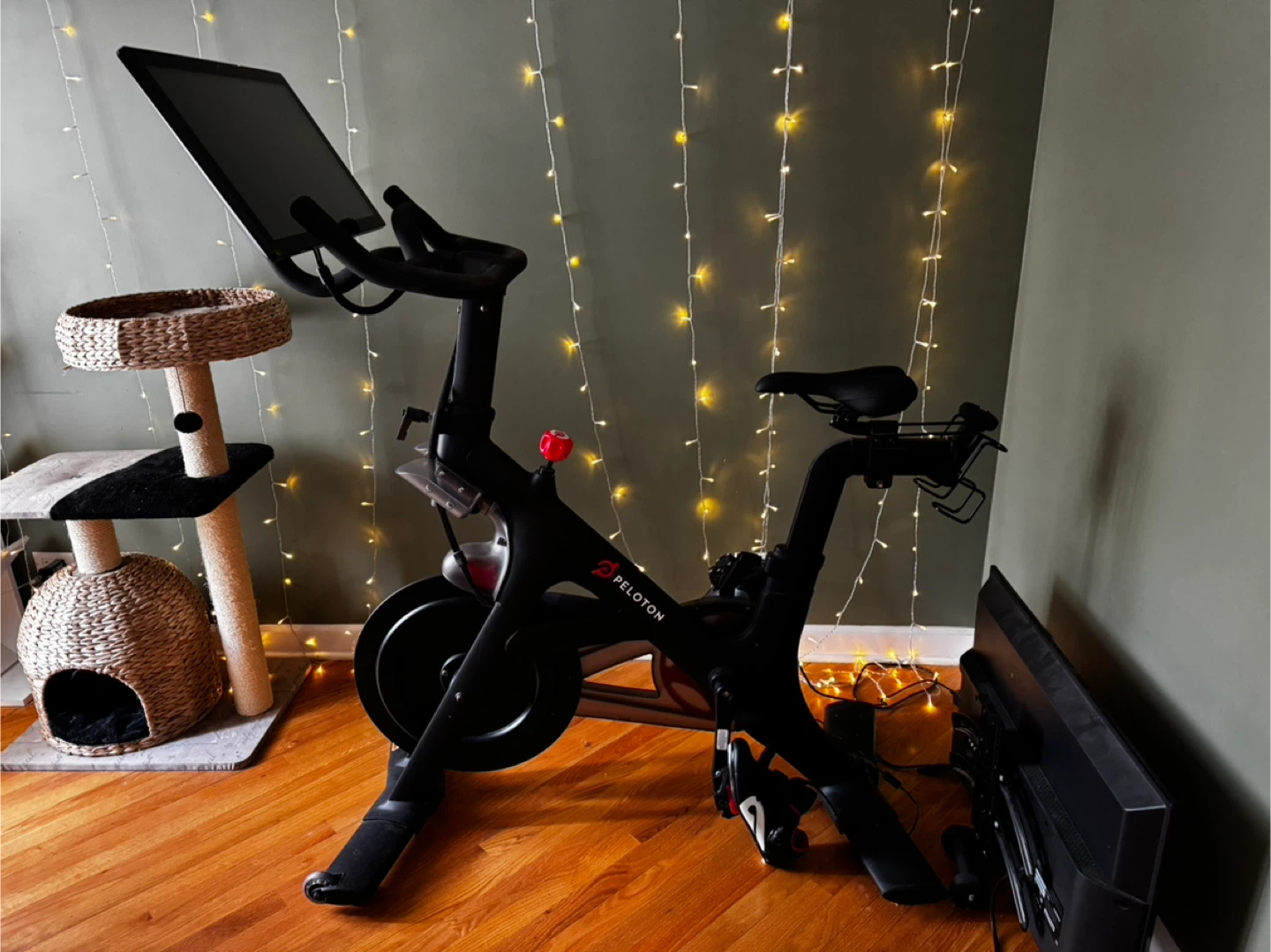Peloton Bike with 19 total lifetime rides!