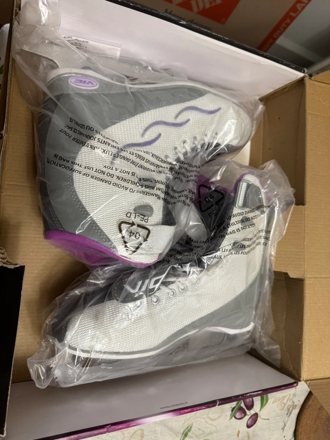 VIC Recreational Ice Skates - Women's Size 7