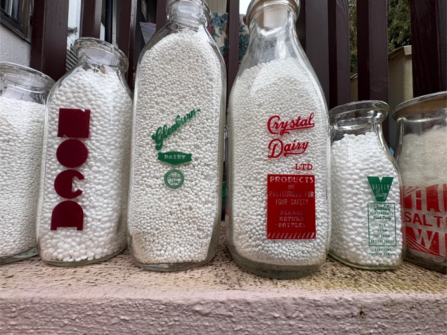 GRANDMA's KITCHEN Assorted 1950-60s Vintage Milk Bottles - photo 3