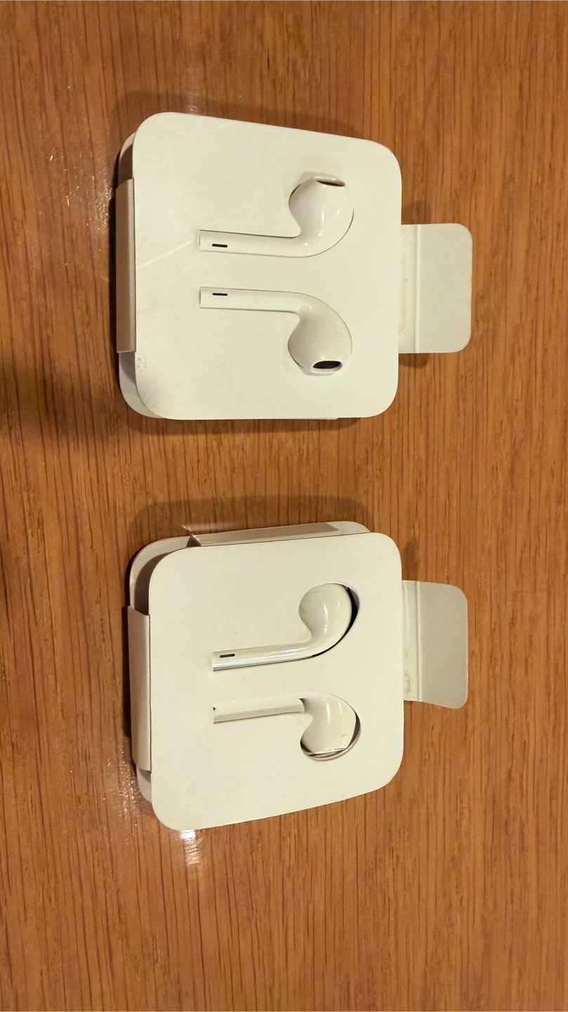 Apple Lightning Digital AV Adapter & EarPods