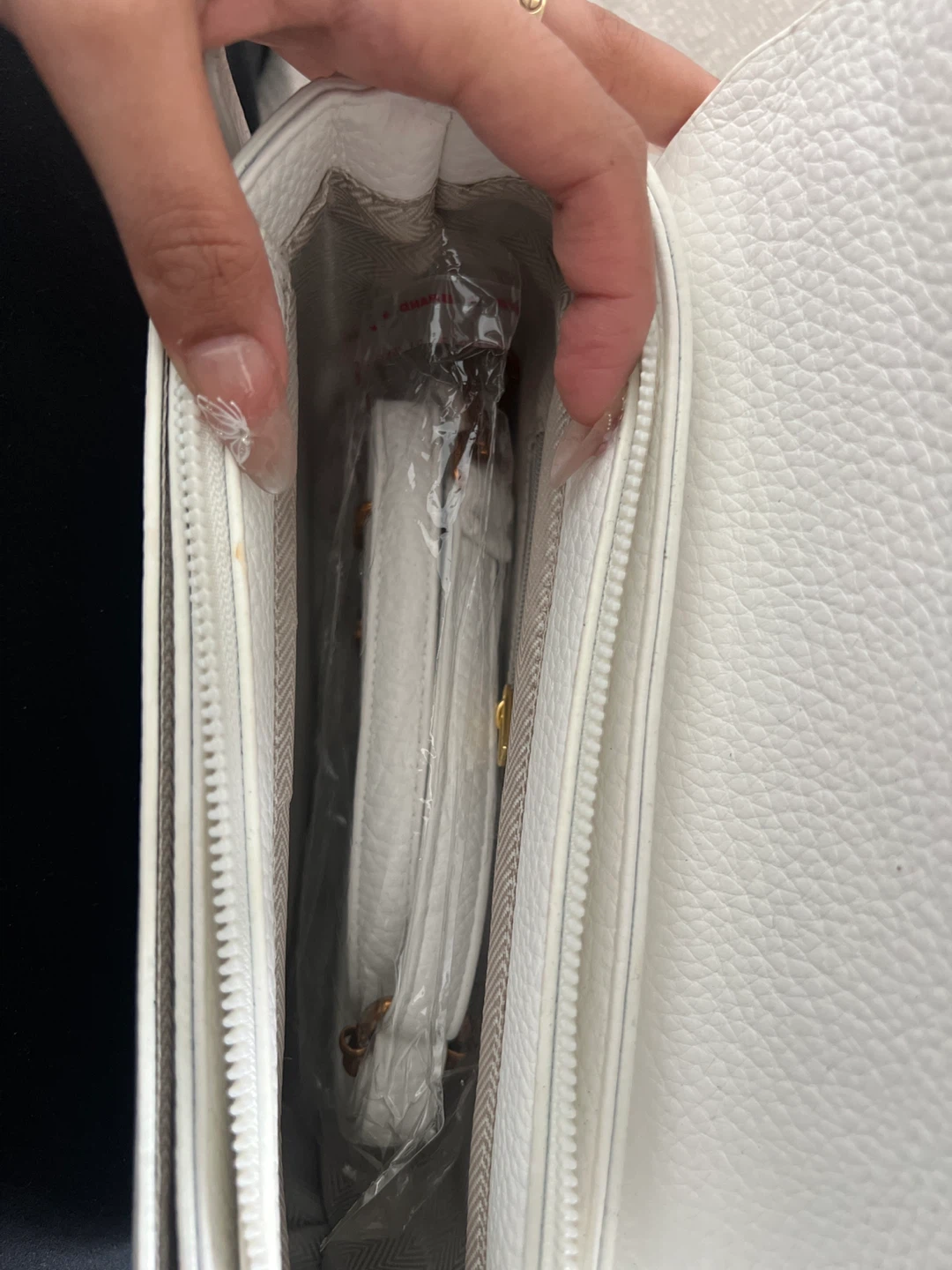 White TB Shoulder Bag - photo 5