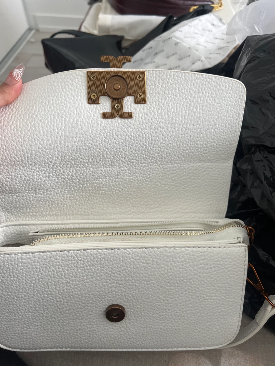 White TB Shoulder Bag - photo 3