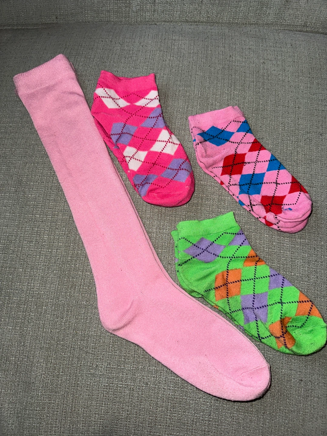 🥕 4 Pairs of Pink and Argyle Socks
