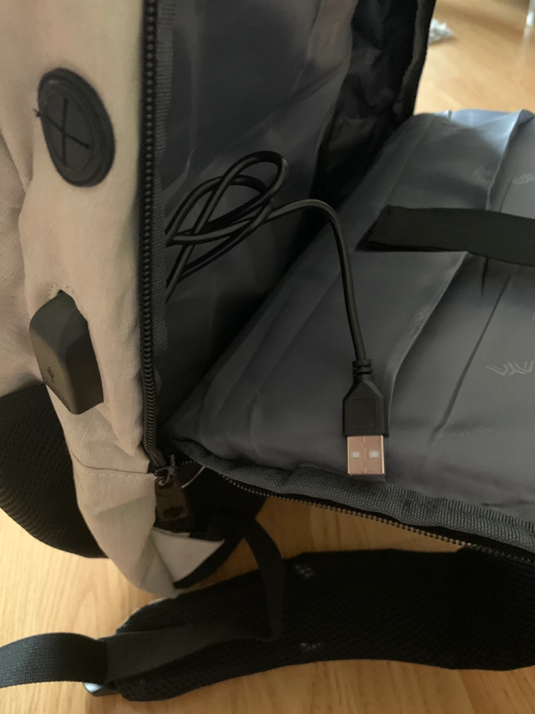 Yamtion Backpack with USB Charging Port - photo 2