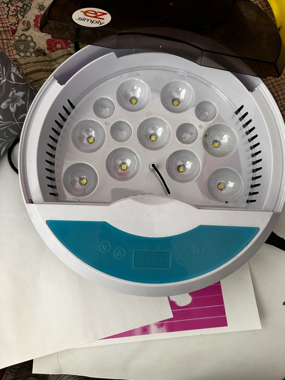 EZ Simply Mini Intelligent 9-Egg Incubator
