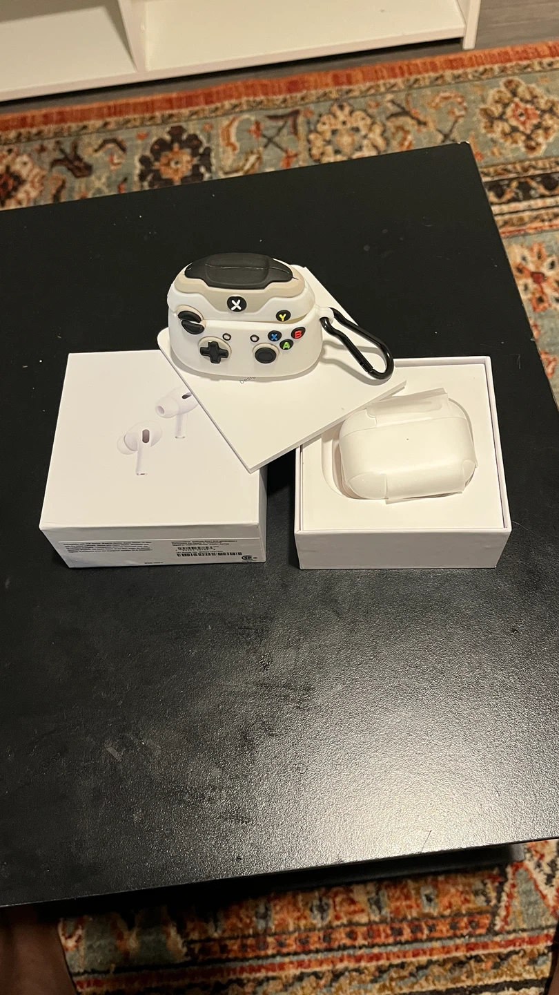 Apple AirPods Pro (2nd Generation) with MagSafe Charging Case - photo 2