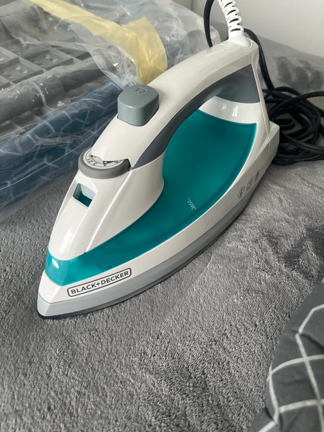 BLACK+DECKER Compact Steam Iron - photo 3