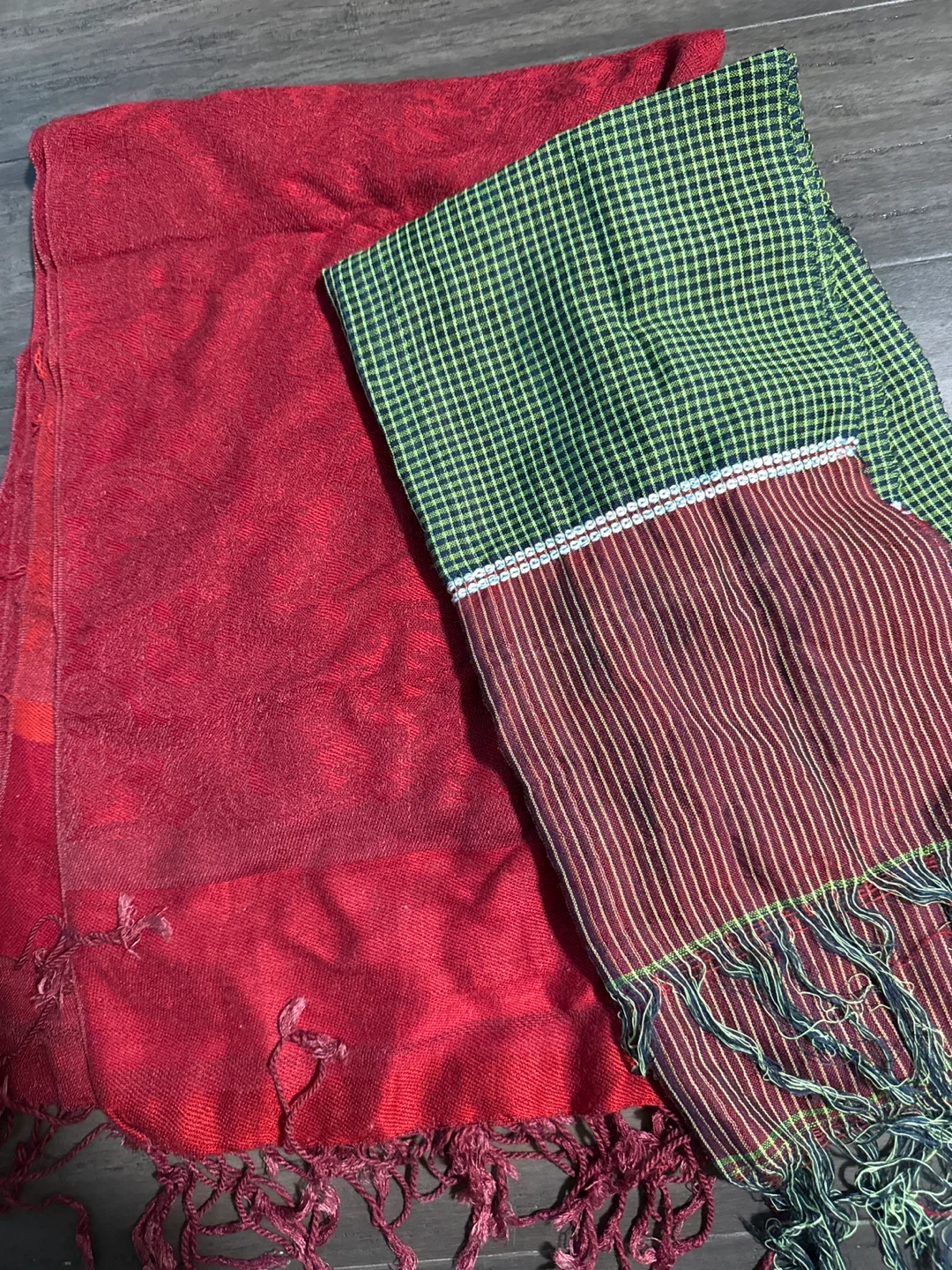 🥕 Red and Green Plaid Shawls
