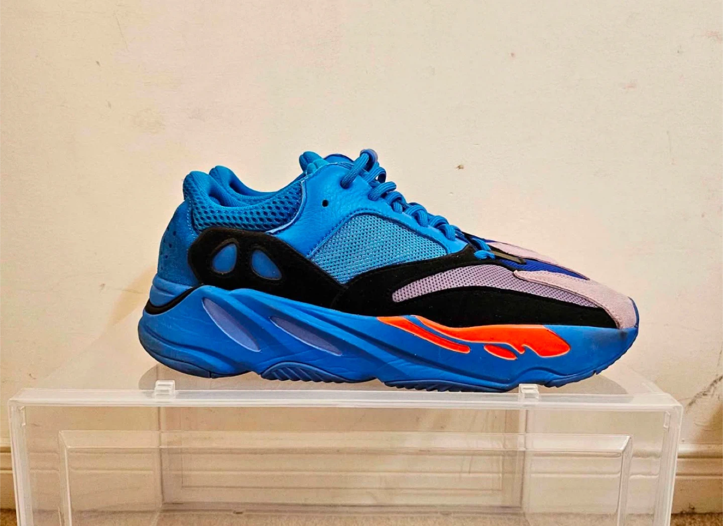 Adidas Yeezy Boost 700