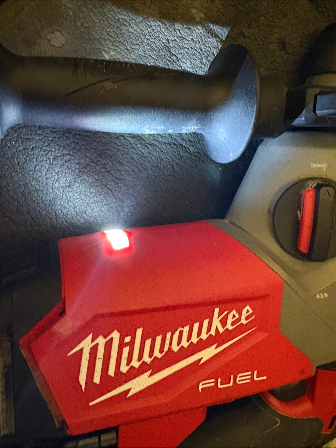 Milwaukee FUEL Brushless Rotary Hammer - photo 4