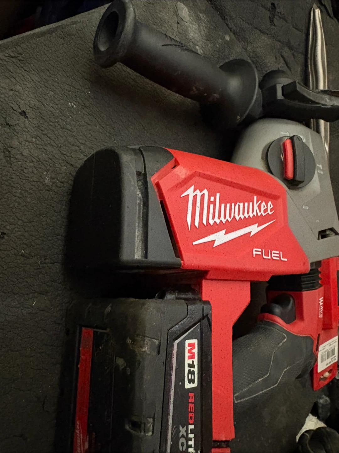 Milwaukee FUEL Brushless Rotary Hammer - photo 3