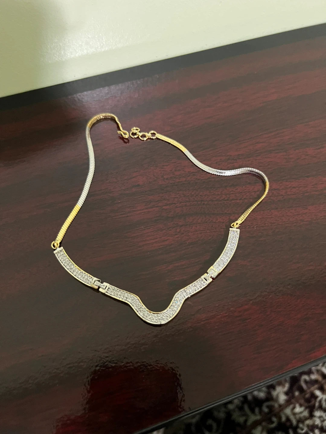 Two-tone V-shaped rhinestone necklace