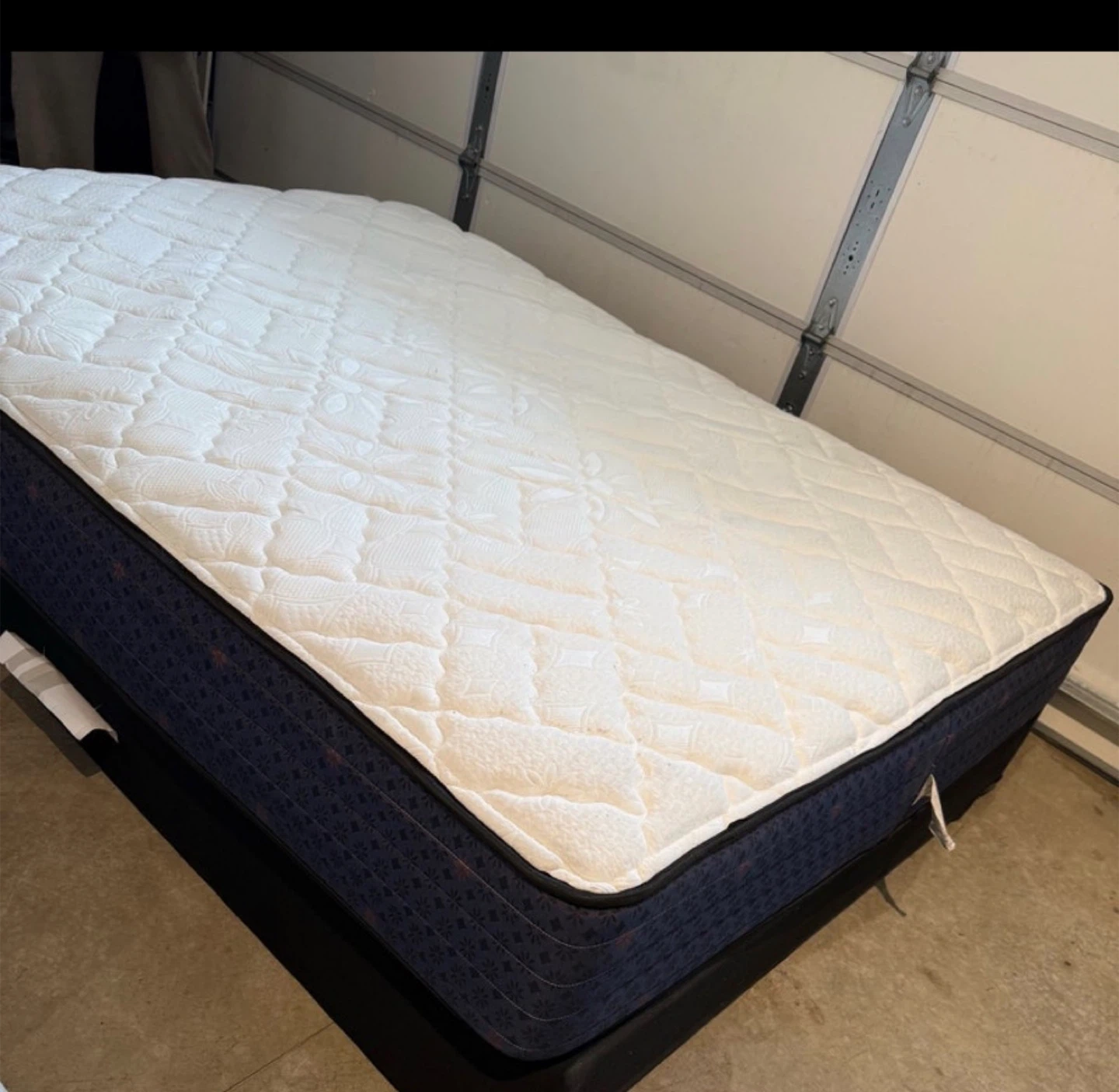Queen mattress $225. Frame $185. Delivery $20 - photo 2