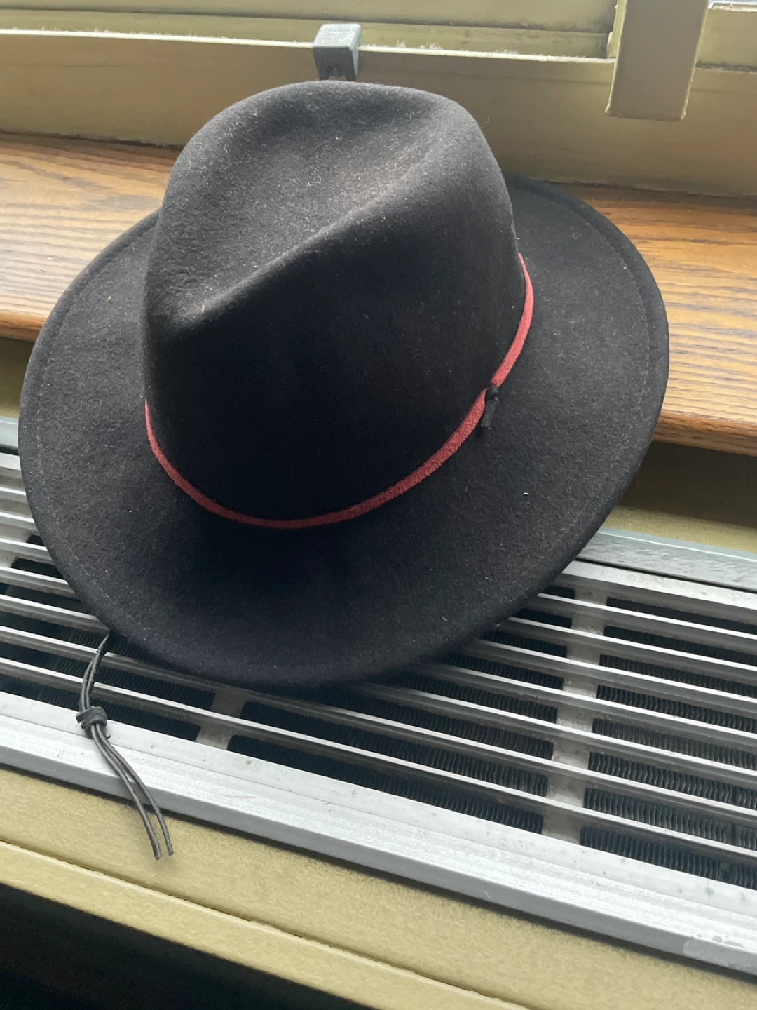 ❄️  wintee declutter Black Felt Fedora Hat with Red Band