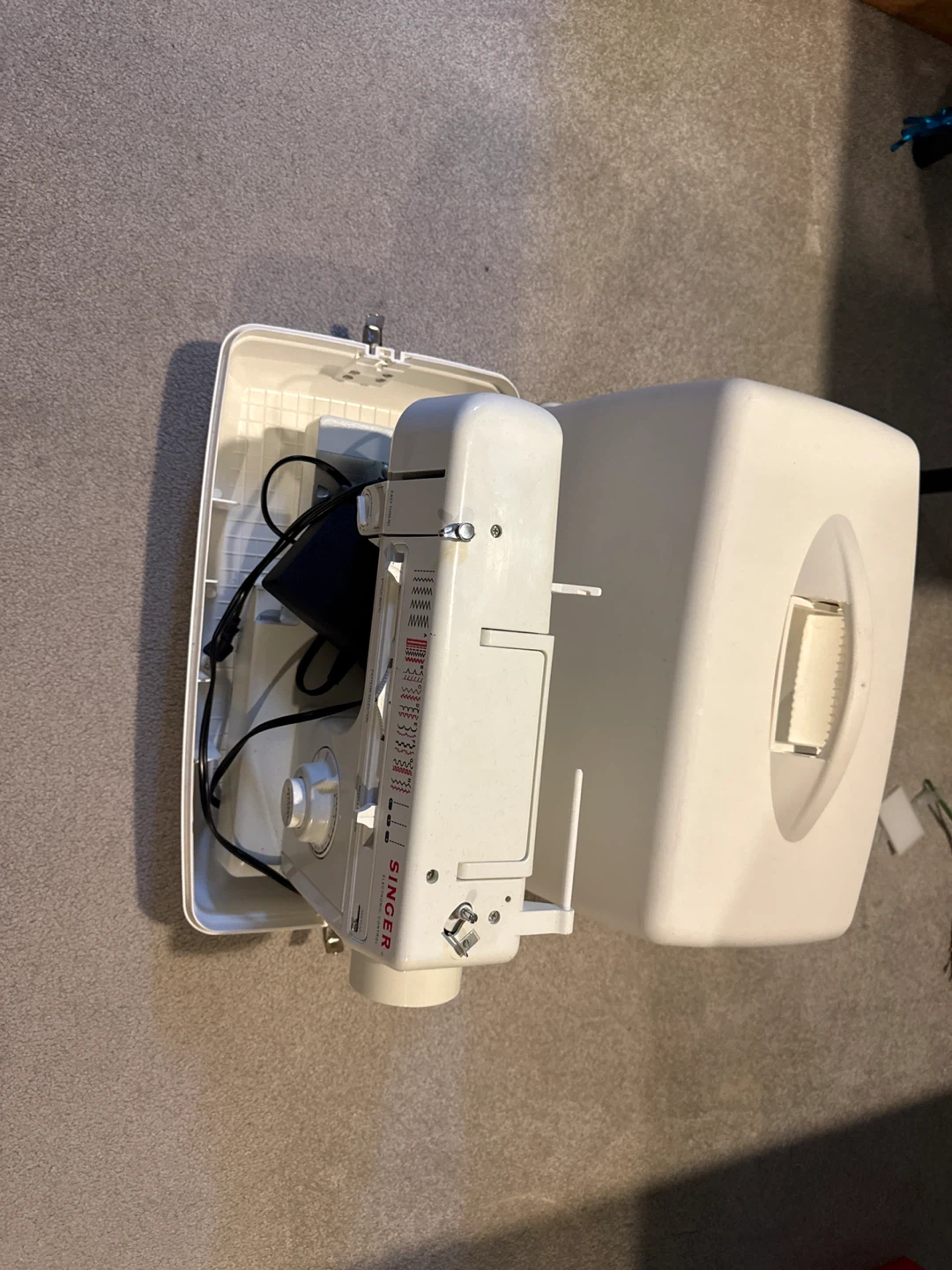 Singer Sewing Machine with Case 🥕