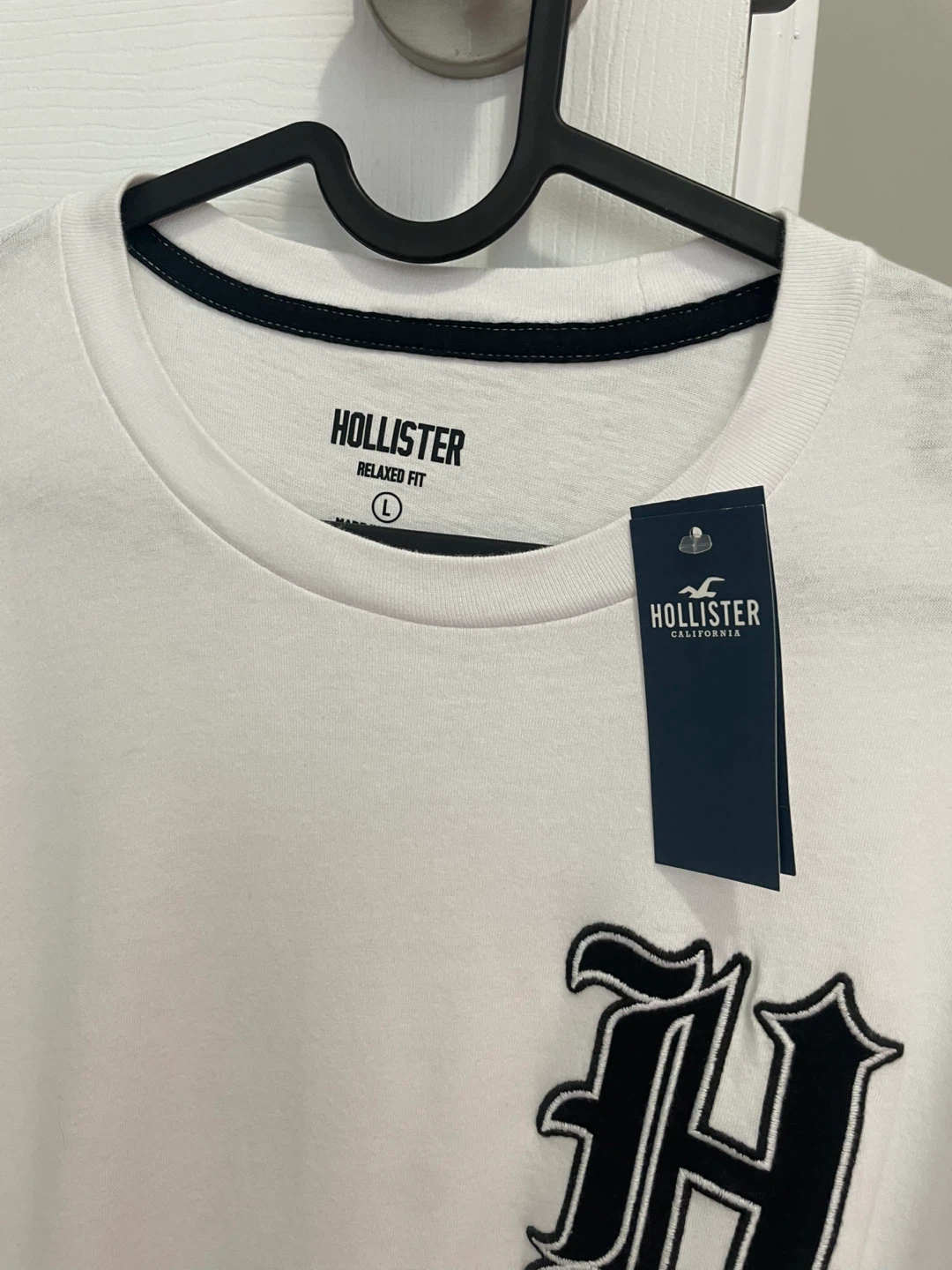 Hollister Relaxed Fit Long Sleeve T-Shirt