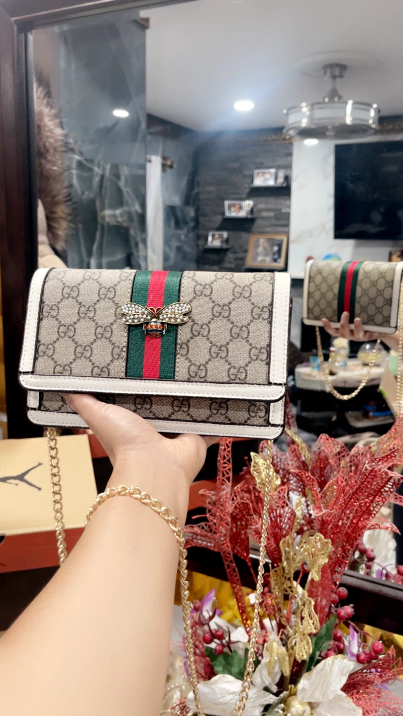 Gucci Ophidia GG Supreme Shoulder Bag with Bee - photo 3