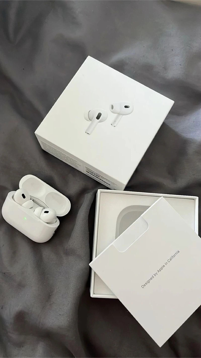 Apple AirPods Pro (2nd generation) with MagSafe Charging Case