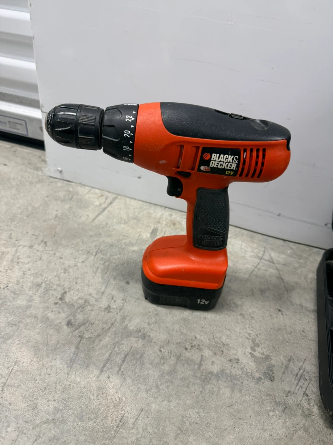 Black & Decker 12V Cordless Drill with Case and Charger - photo 4