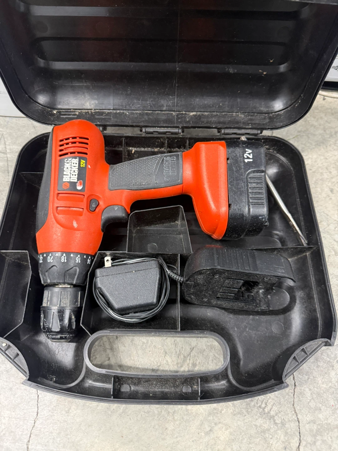 Black & Decker 12V Cordless Drill with Case and Charger - photo 2