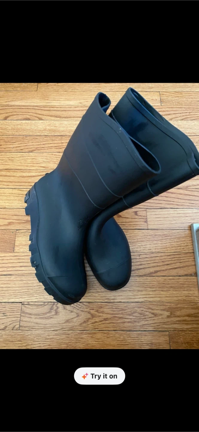 Black Rubber Winter Boots 🥕