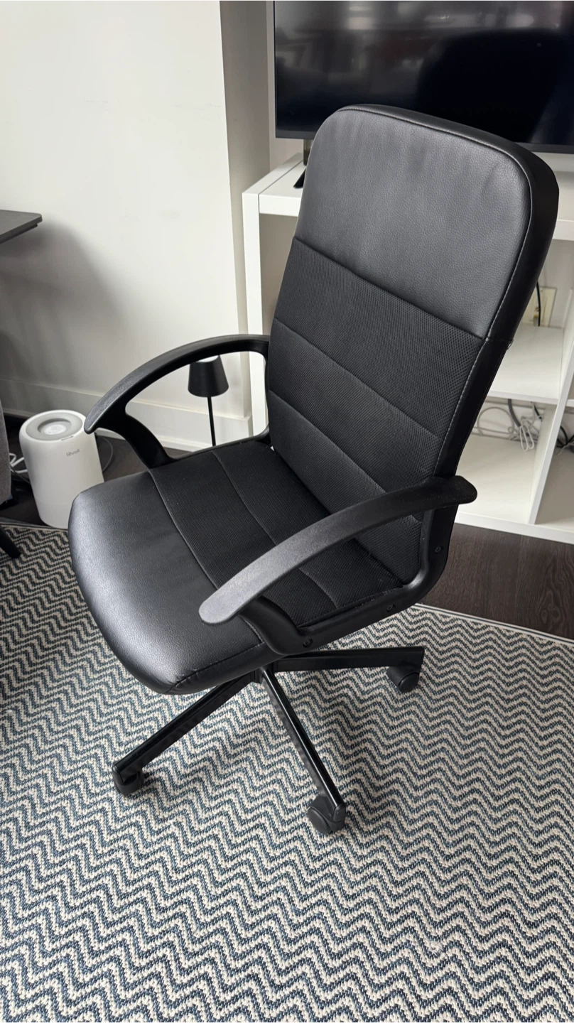 (Moving sale) Black Office Chair - ikea RENBERGET Swivel chair