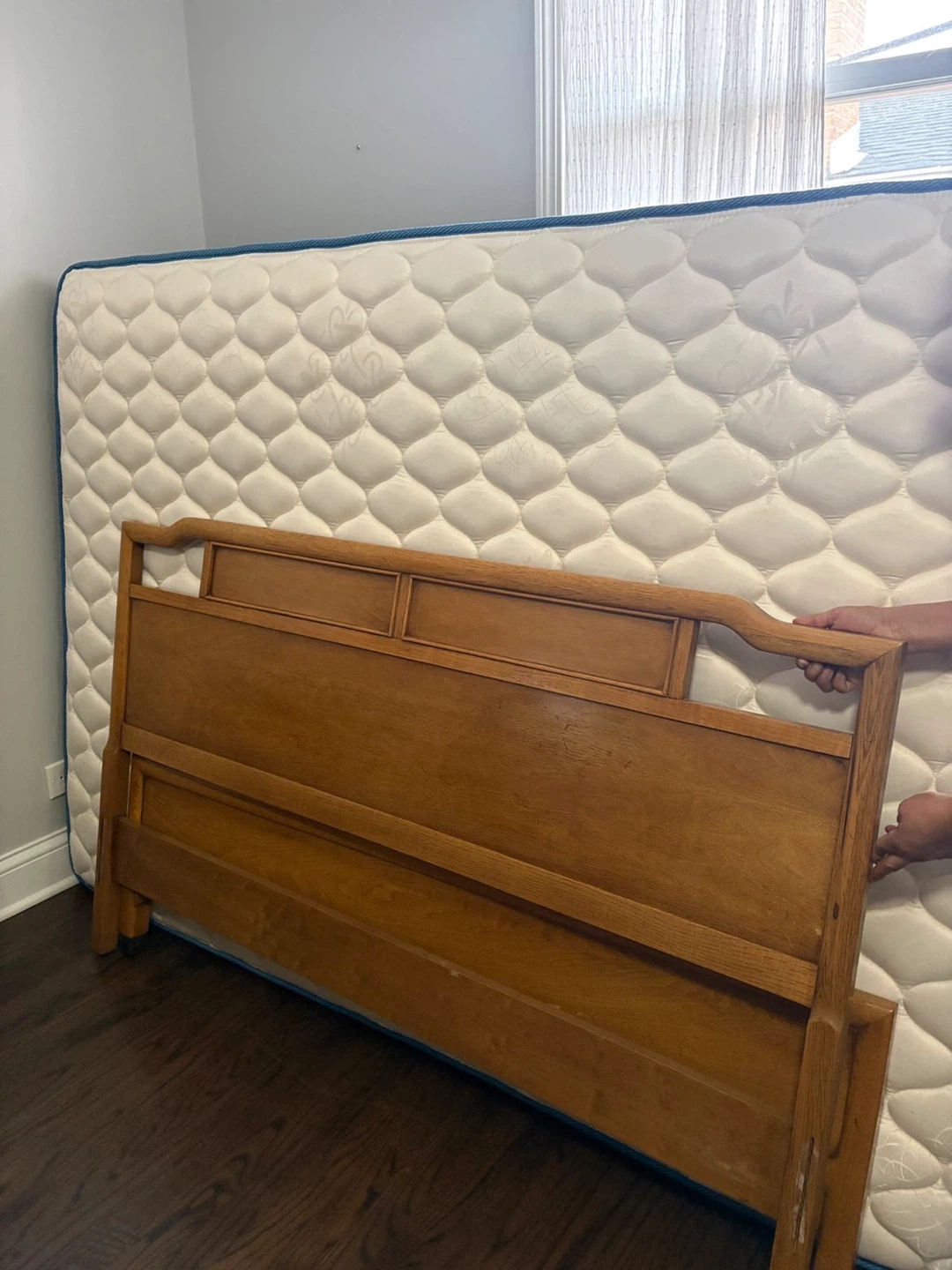 Wooden bed frame with like new mattress - photo 4