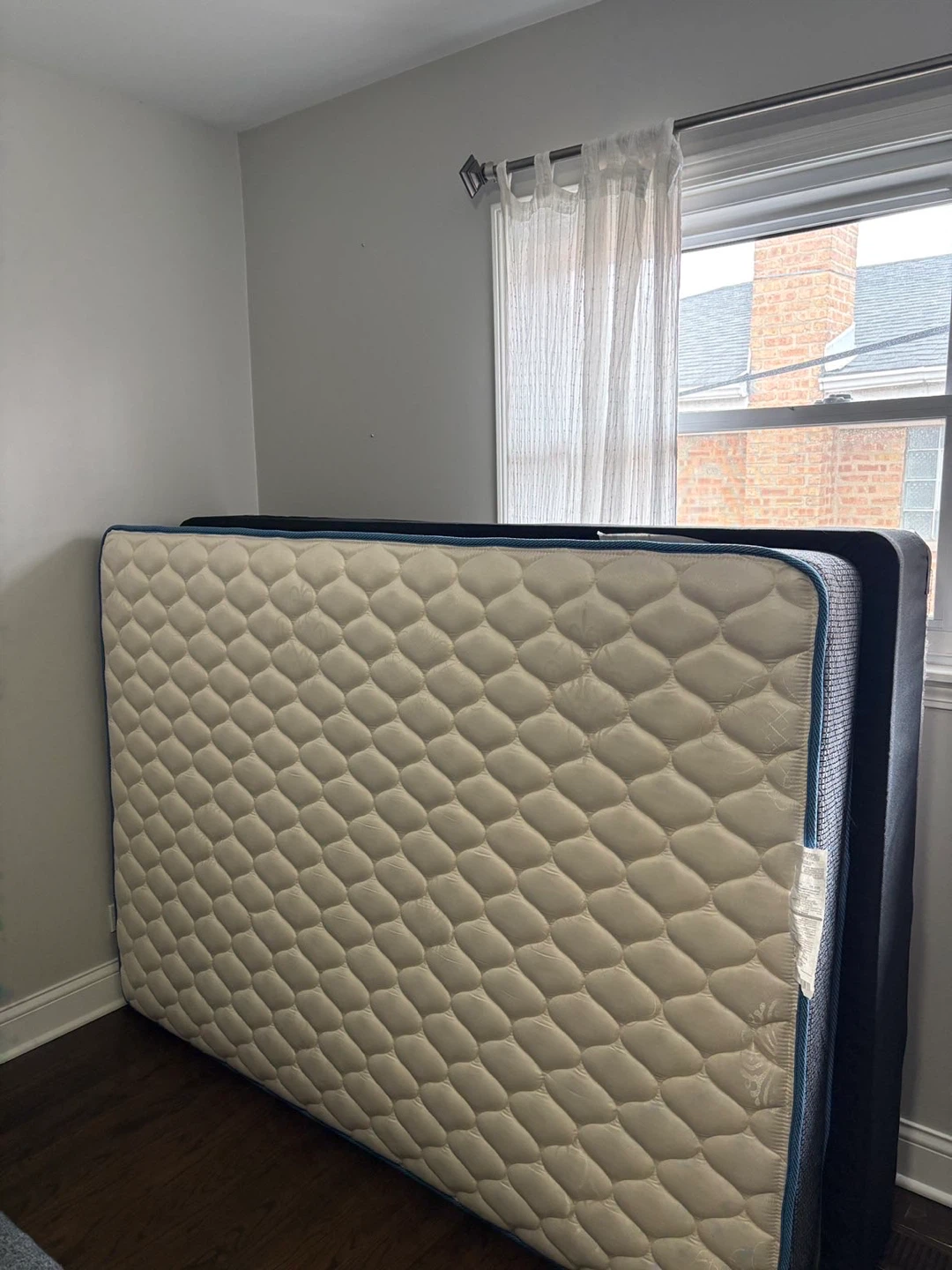 Wooden bed frame with like new mattress - photo 3