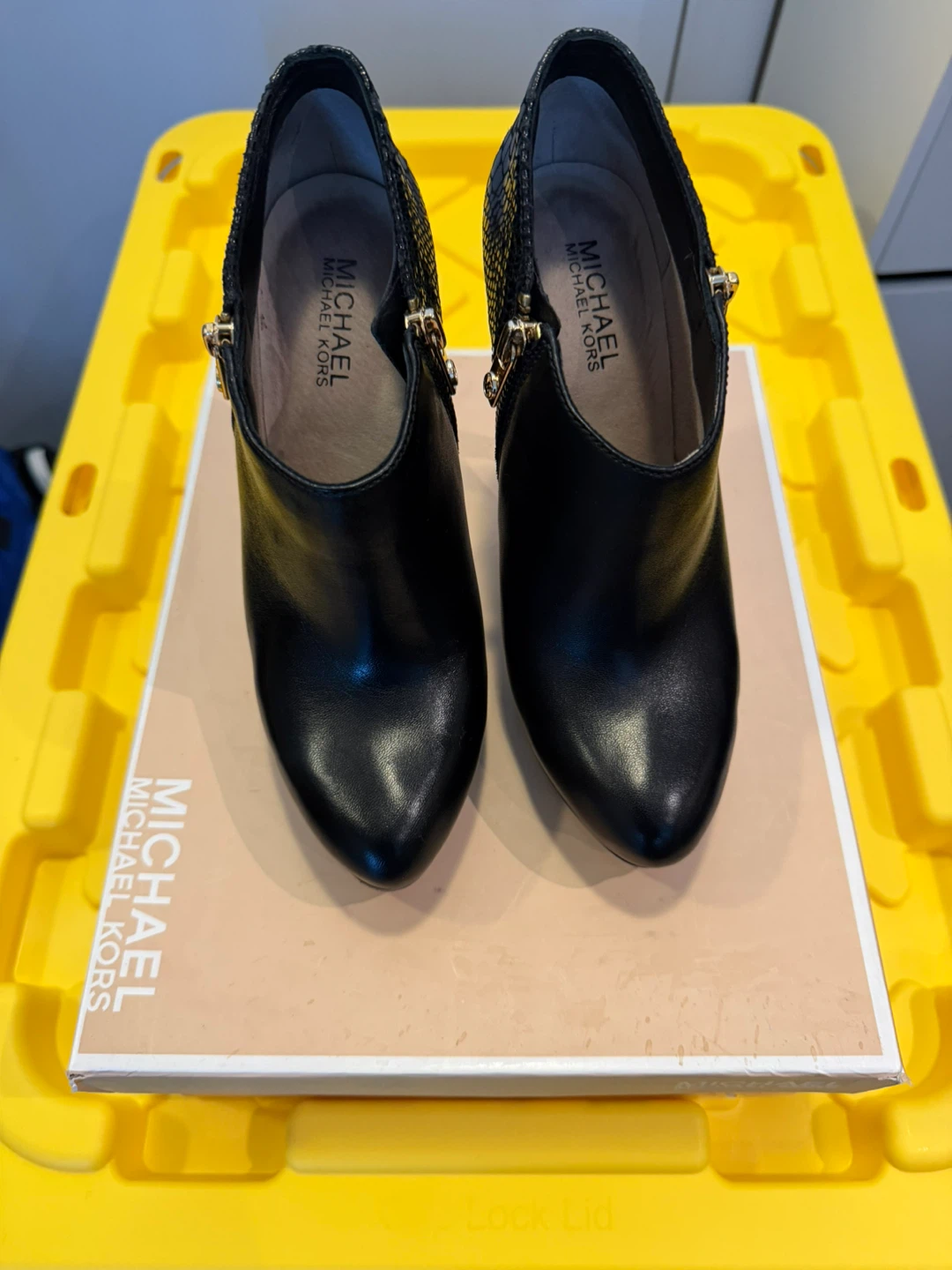 Michael Kors York Bootie Black Leather Ankle Boots Size 7.5 - photo 3