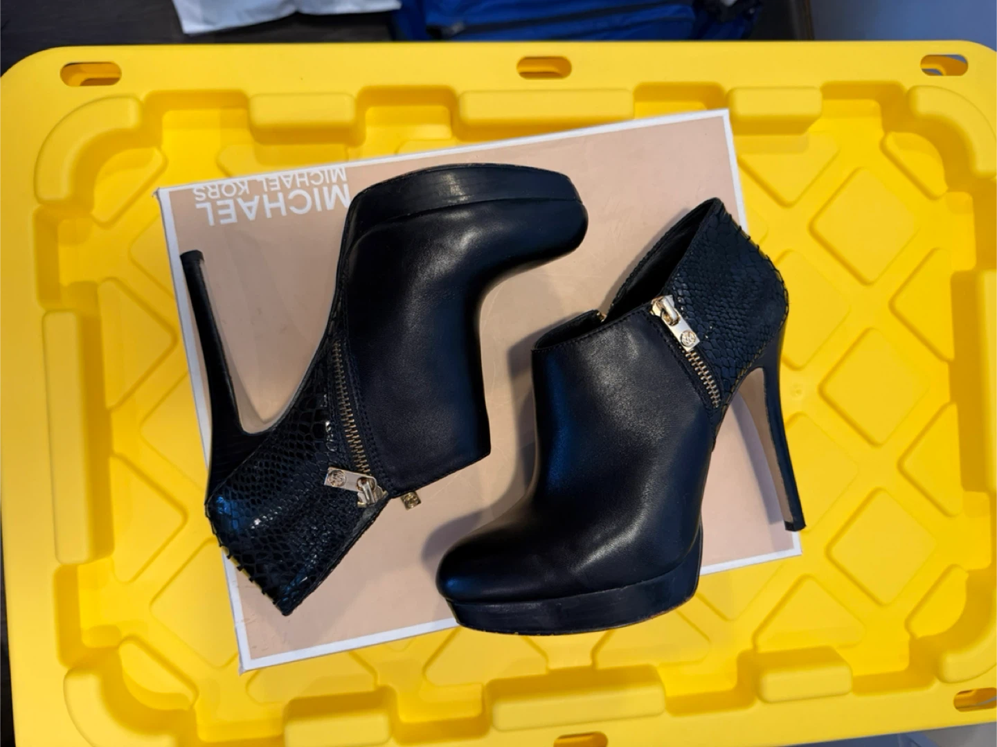 Michael Kors York Bootie Black Leather Ankle Boots Size 7.5 - photo 5