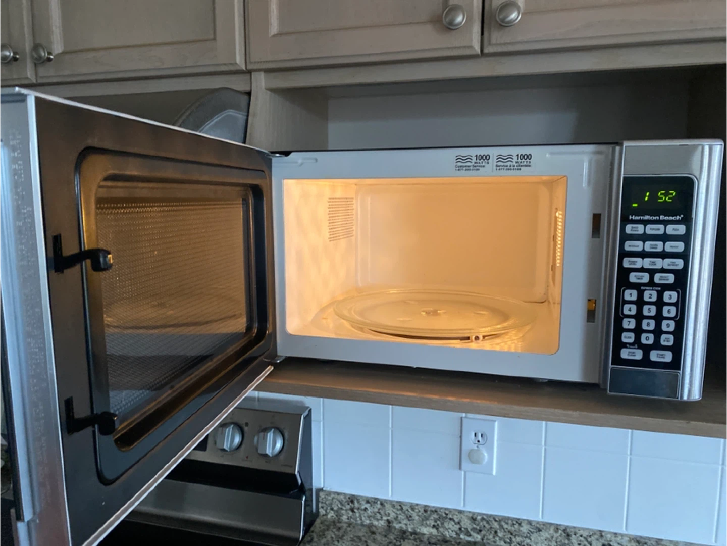 Hamilton Beach Microwave Oven - photo 2