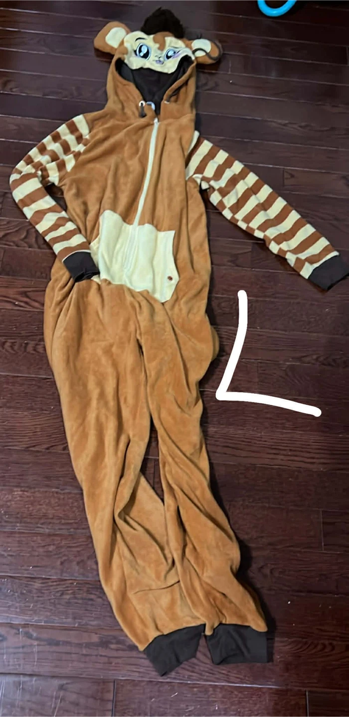 Onesie Pajamas - Size L 🥕 #freecycle