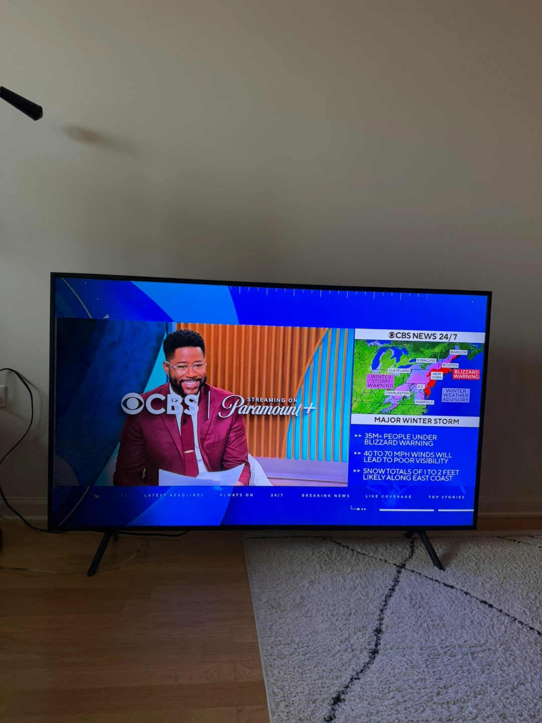 Samsung RU7100 55” 4K Smart TV – Minor Shadow on Left Side