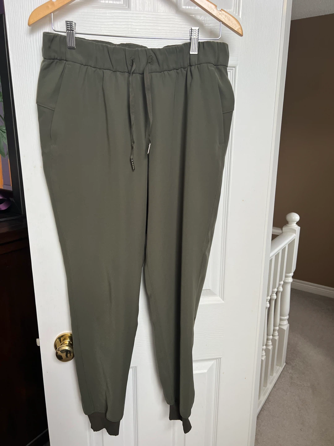 Lululemon Women's Jogger Pants Size 8 Olive Green